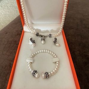 Beautiful Honora pearl set! Like new!